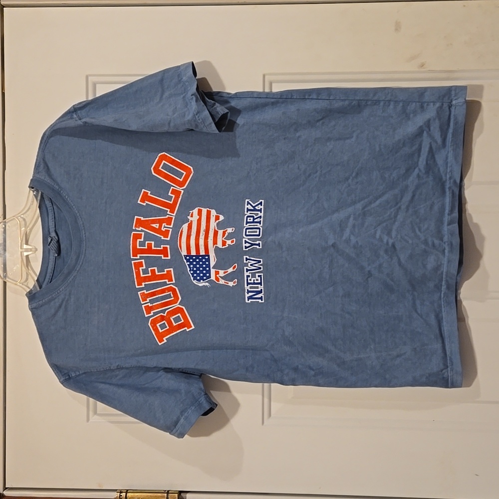Buffalo New York T-shirt - Size Medium
